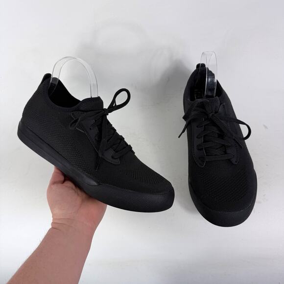 Vessi Weekend Running Sneaker Mens 10 Asphalt Black Waterproof Lace-Up Low Top